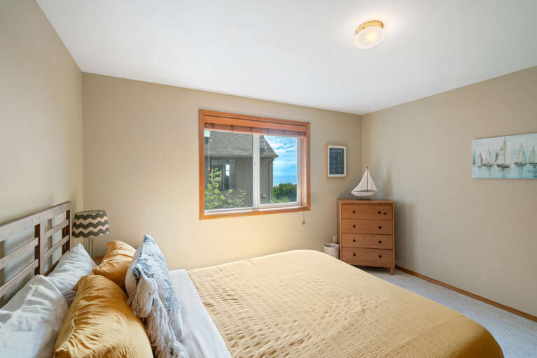Upstairs queen bed with peak ocean view