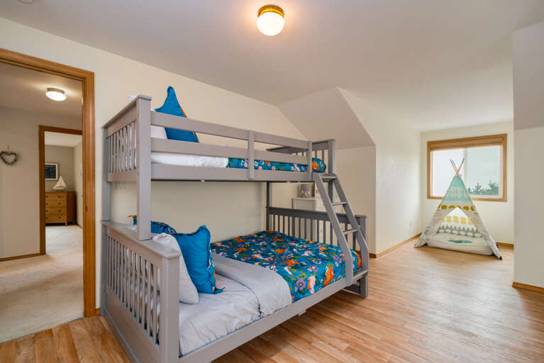Bunk room with Double/Twin Bunk and queen hideabed, Ocean view, children&#39;s cubby playroom, Roku TV/DVD player. Games and books.