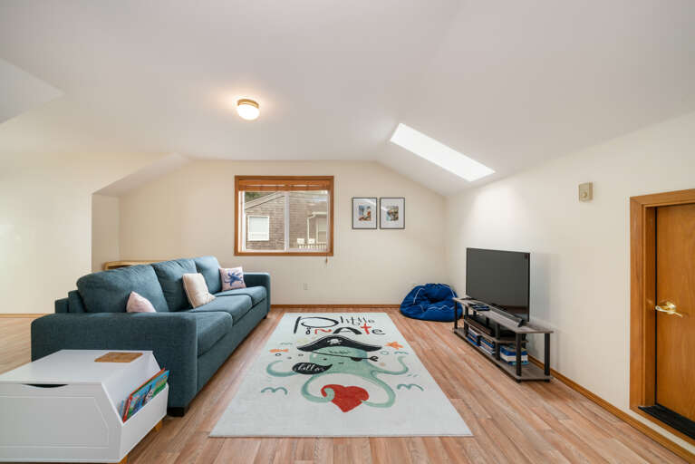 Bunk room with Double/Twin Bunk and queen hideabed, Ocean view, children&#39;s cubby playroom, Roku TV/DVD player. Games and books.