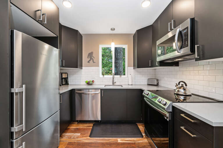 Fully equipped Kitchen with all new appliances