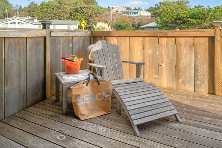 Front deck with gas BBQ, lounge chair 