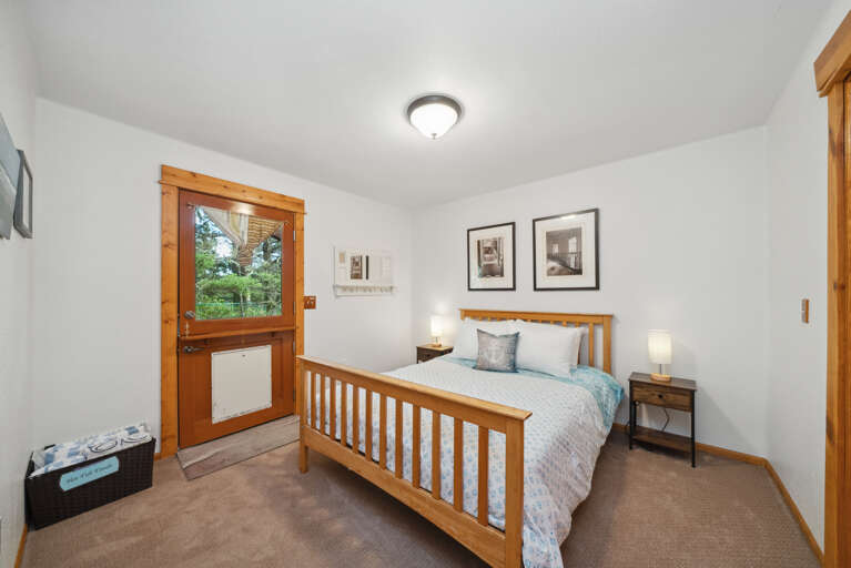 Middle level queen bedroom 