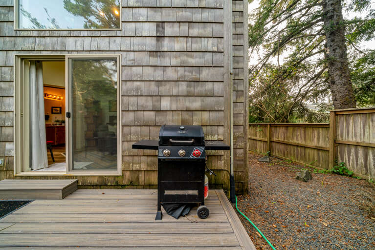 Fenced yard with side deck, gas BBQ (seasonal only) with outside dining table. Fenced yard with side deck, gas BBQ (seasonal only) with outside dining table.