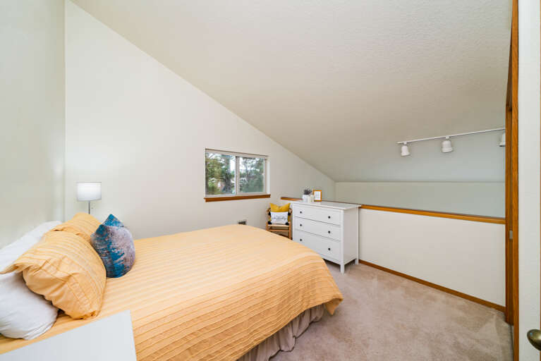 Queen loft bedroom Queen loft bedroom