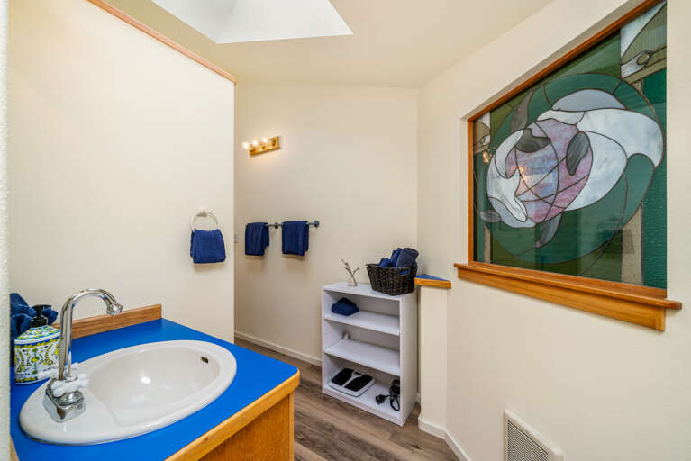 Upstairs bathroom with shower/tub combination.  Upstairs bathroom with shower/tub combination.