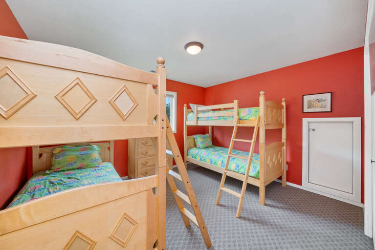 Bunk room with 2 sets of bunks 
