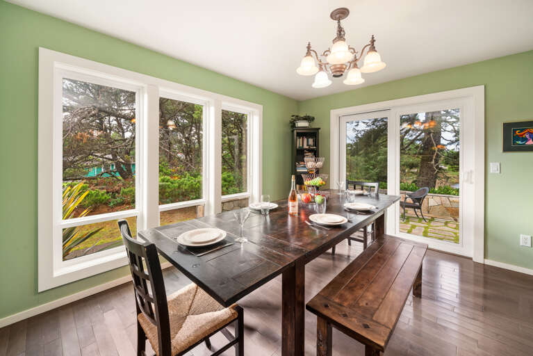 Dining room open to the fully equipped kitchen
