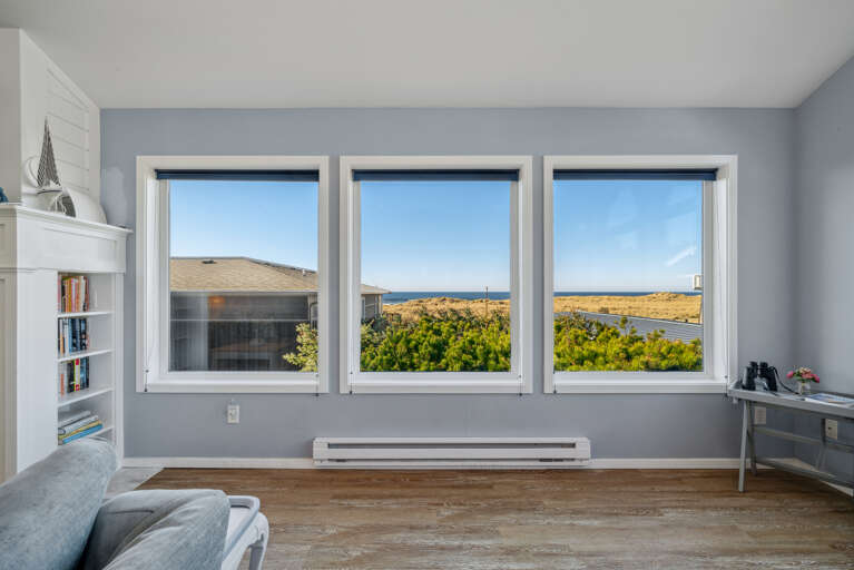 Living room with smart TV, Gas fireplace, ocean view, reading nook 