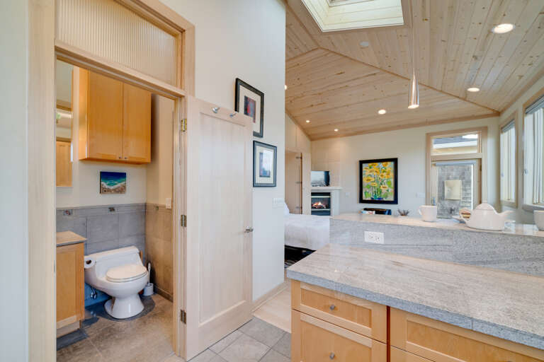 Detached studio cabana with Queen bed, gas fireplace, full bath with steam shower, Direct TV with streaming, and breakfast bar.  Detached studio cabana with Queen bed, gas fireplace, full bath with steam shower, Direct TV with streaming, and breakfast bar.