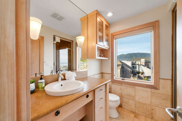 Main floor full bath with walk in shower Main floor full bath with walk in shower