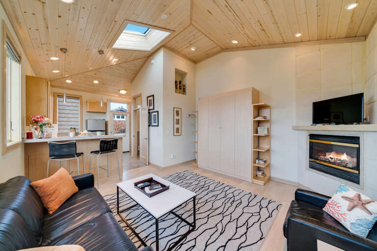 Detached studio cabana with Queen bed, gas fireplace, full bath with steam shower, Direct TV with streaming, and breakfast bar.  Detached studio cabana with Queen bed, gas fireplace, full bath with steam shower, Direct TV with streaming, and breakfast bar.