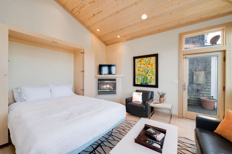 Detached studio cabana with Queen bed, gas fireplace, full bath with steam shower, Direct TV with streaming, and breakfast bar.  Detached studio cabana with Queen bed, gas fireplace, full bath with steam shower, Direct TV with streaming, and breakfast bar.