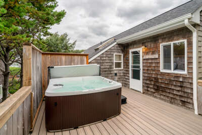 Private Hot tub on the upper back deck 