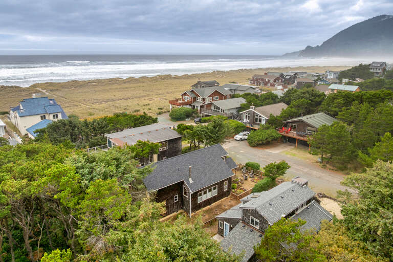 3rd house from the beach entrance. Quick walk to the sand.