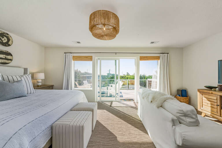 Bright Master bedroom with King bed, streaming TV, DVD, large ocean facing deck. 