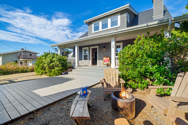 Front deck and yard area