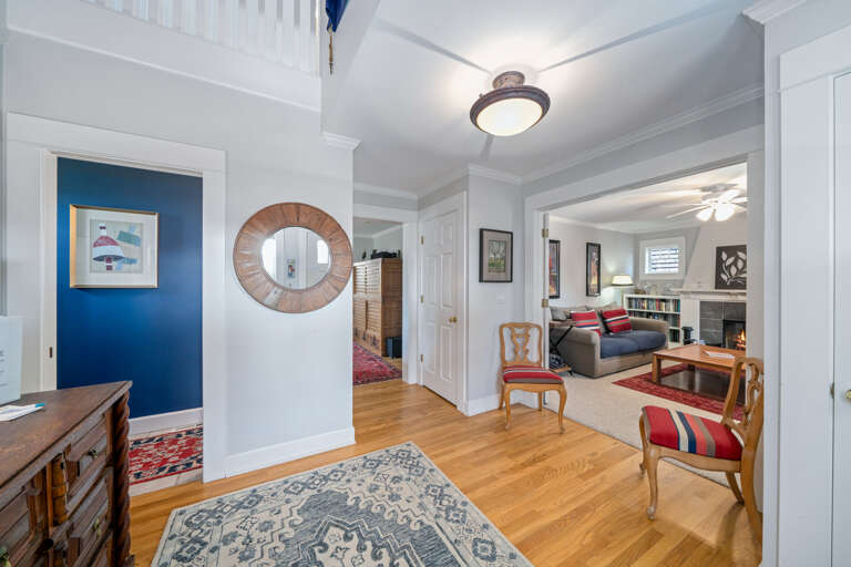 1/2 bath and entry area