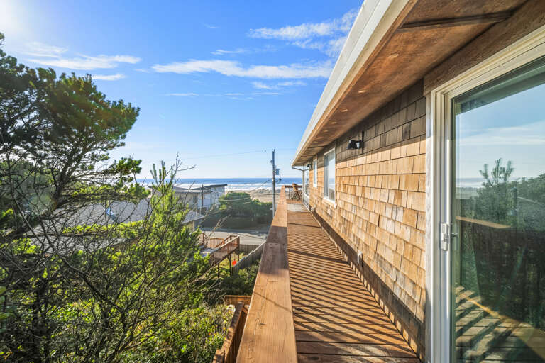 Access walkway to the front deck, master bedrom and living space