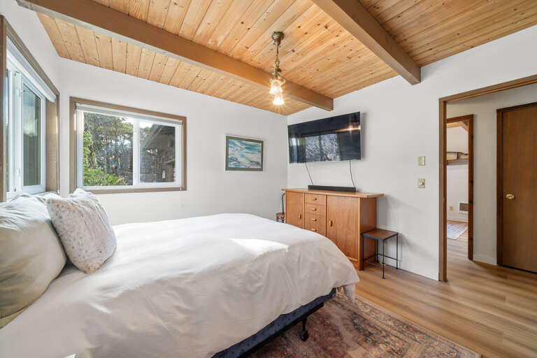 Master with streaming TV and private bath, large closet and queen bed