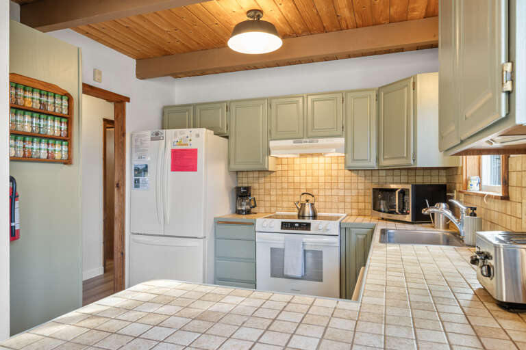 Newly updated fully equipped kitchen 