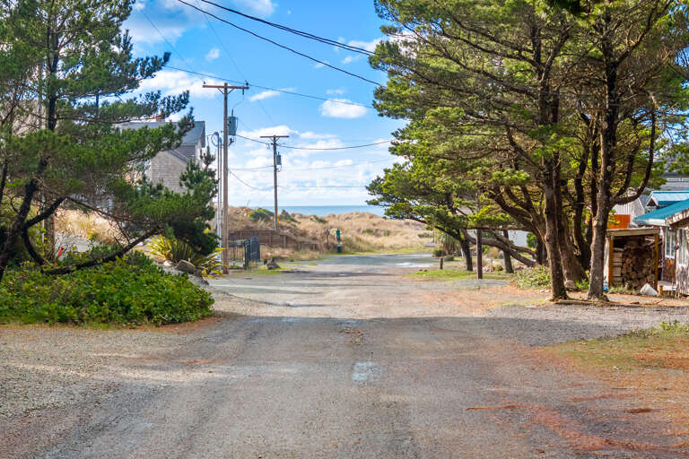 1 block to beach access