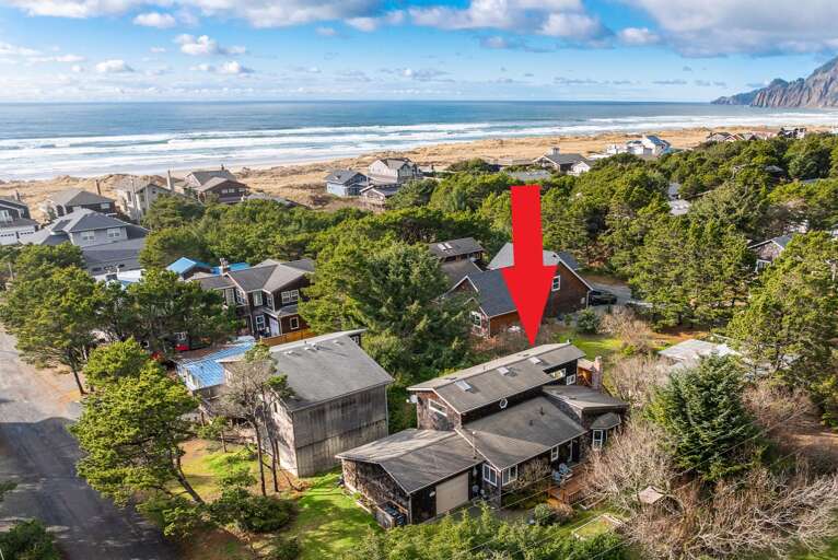 1 block to the beach. 