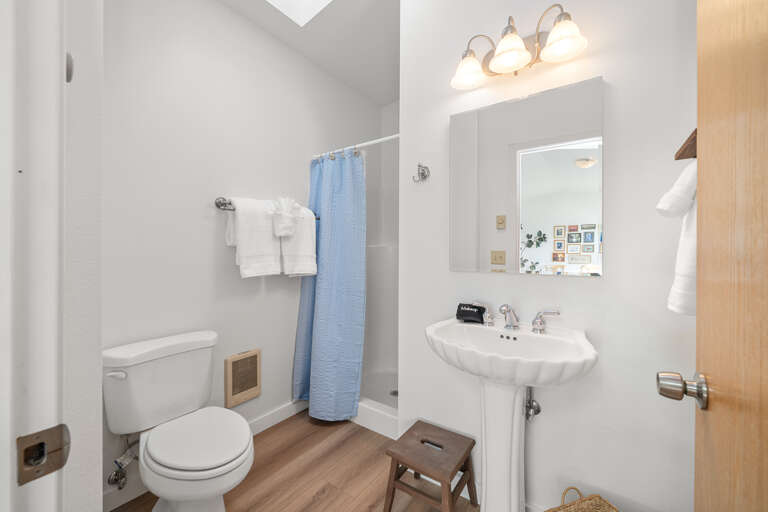 2nd story full bath with walk in shower