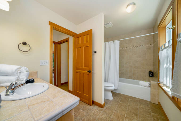 Full bath on the main floor with tub shower combination. 