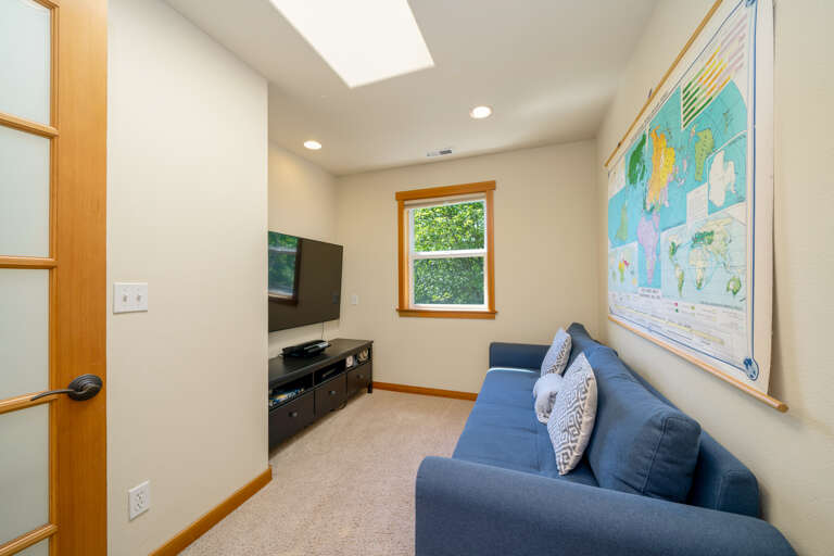 Den room with Queen Sleeper sofa, playstation 3, Cable TV. 