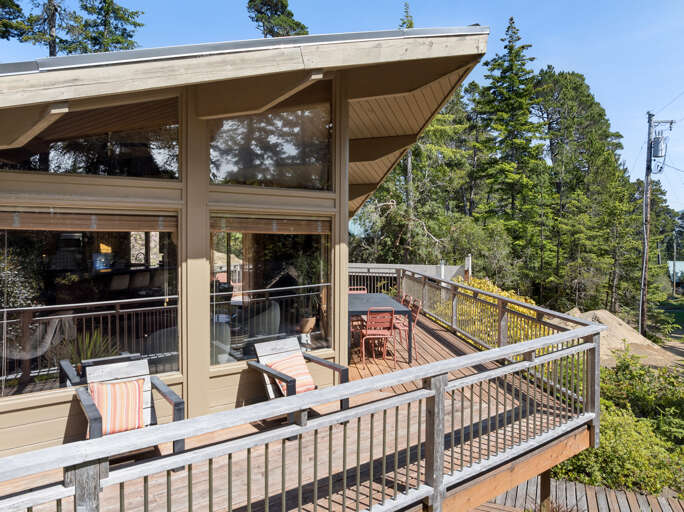 Large wrap around deck