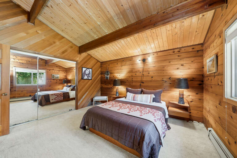 Upstairs queen bedroom