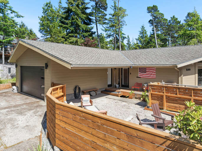 Outdoor living space with firepit and lounging furniture