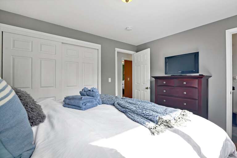 Bedroom 1 King bedroom from opposite angle with 40" TV and Roku setup in Guest Mode Bedroom 1 King bedroom from opposite angle with 40" TV and Roku setup in Guest Mode