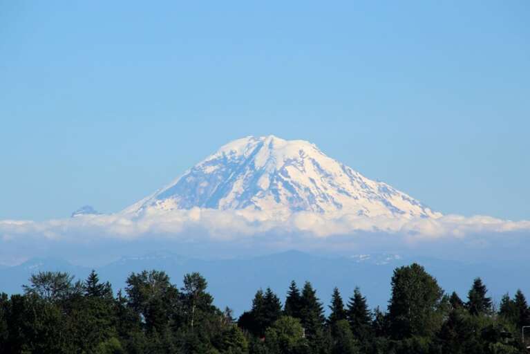 Majestic Mount Rainier: Seattle's iconic crown, standing tall and serene. Majestic Mount Rainier: Seattle's iconic crown, standing tall and serene.