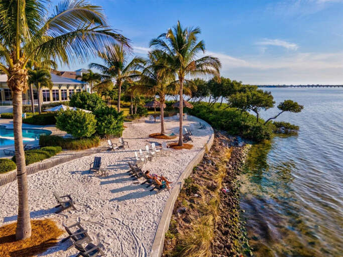 GetMedia.beachat clubhouse.jpg GetMedia.beachat clubhouse.jpg