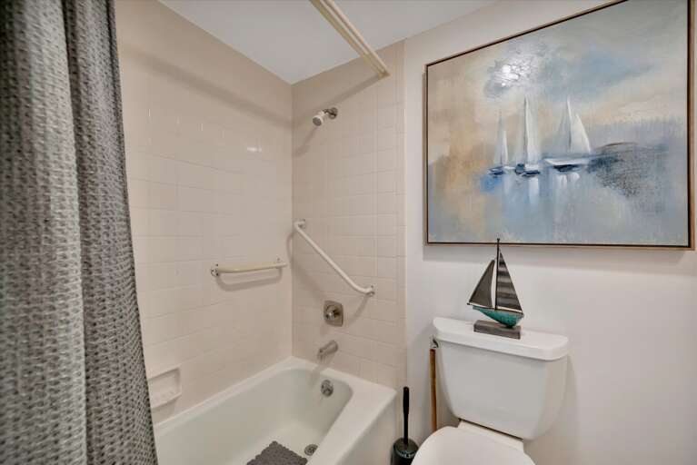 23-Bathroom 1 Ensuite.jpg