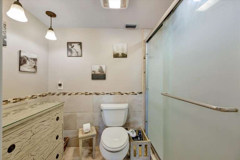 48-Primary Ensuite Bathroom.jpg