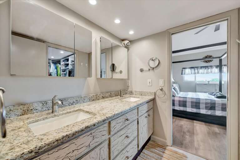 50-Primary Ensuite Bathroom.jpg
