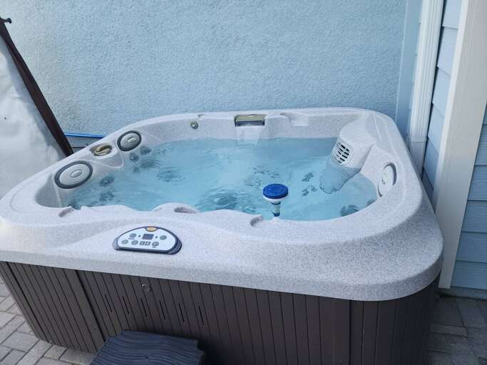 Soak your stress away in the relacing hot tub – your private slice of serenity. Soak your stress away in the relacing hot tub – your private slice of serenity.