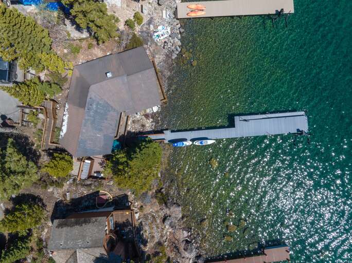 Private pier with kayaks and paddleboards available for guest use