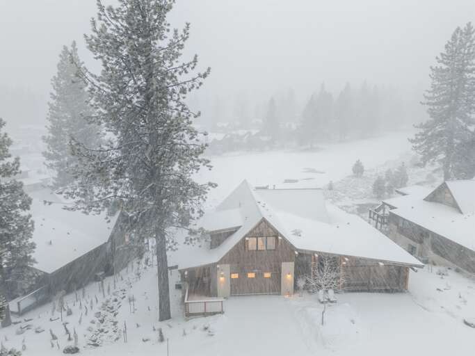 Unwind in the warmth of Lookout Retreat. After a day of adventure, relax by the gas fireplace, soaking in the cozy ambiance as you enjoy the stunning mountain views.