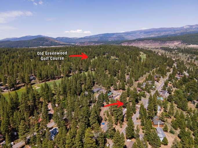 Centrally located in Olympic Heights, this home offers a peaceful neighborhood just minutes from downtown Truckee, Donner Lake, Northstar, Sugar Bowl, and Palisades Tahoe.