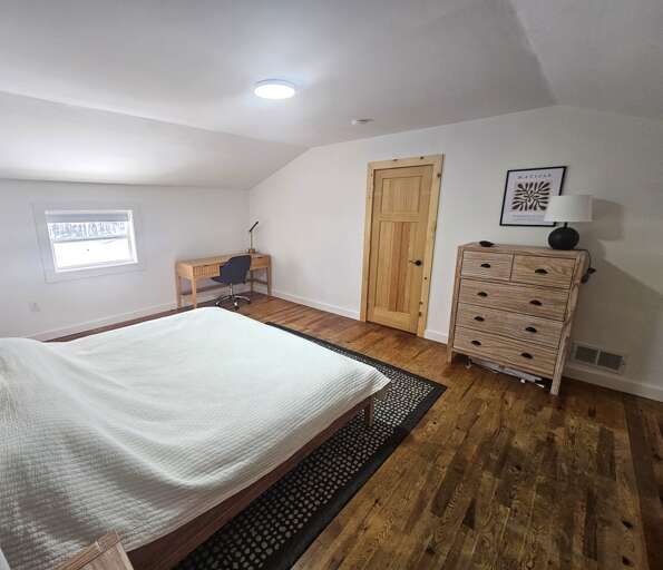 Master Showing Desk Master Showing Desk