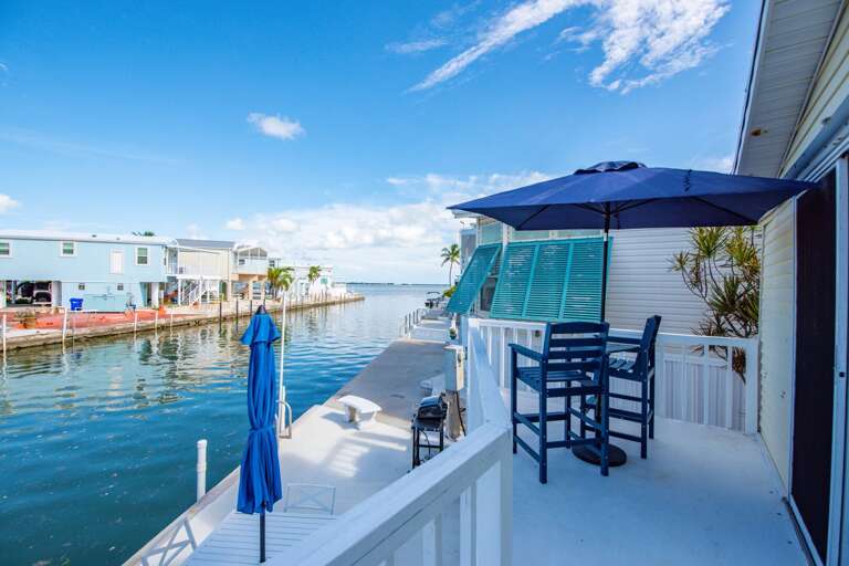 Vacation Rental Veranda Overlooking Vibrant Vista, Vessel Dockside