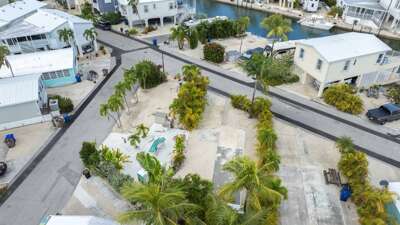 RV Lot 147 Venture Out