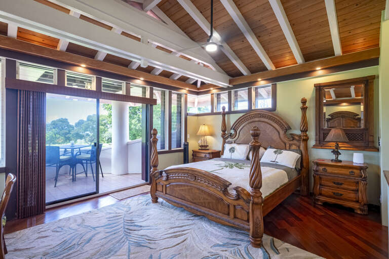 Upstairs bedroom with lani and bathroom