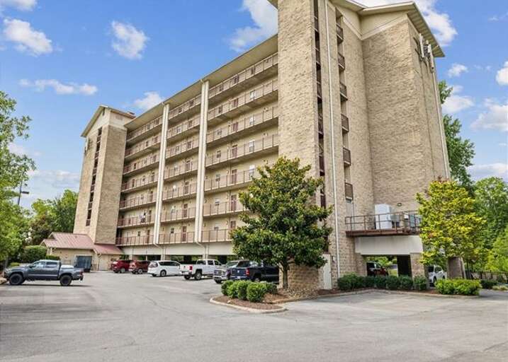 Cedar Lodge Downtown Pigeon Forge Condo, located near Dollywood Cedar Lodge Downtown Pigeon Forge Condo, located near Dollywood