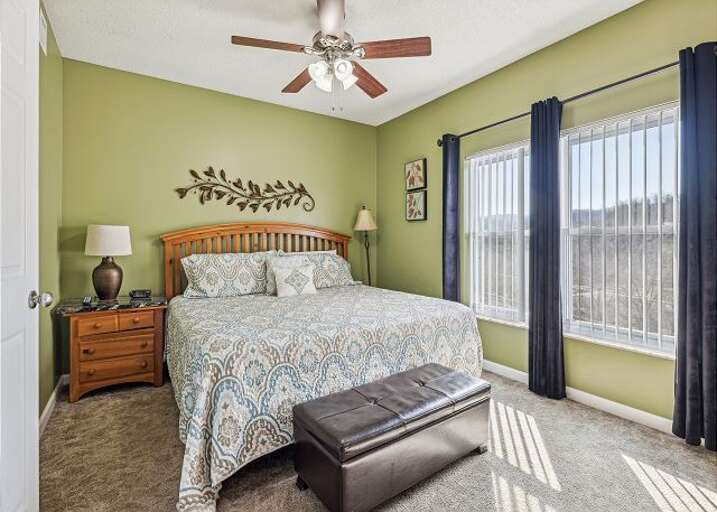 King Bedroom with Cable TV and WIfi King Bedroom with Cable TV and WIfi