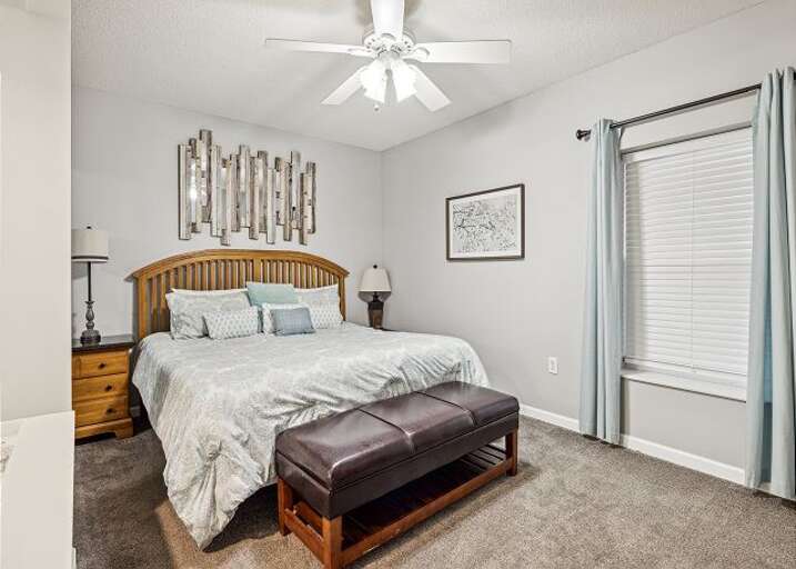 Primary Bedroom with King Bed, Private Bathroom, Cable TV and Wifi Primary Bedroom with King Bed, Private Bathroom, Cable TV and Wifi