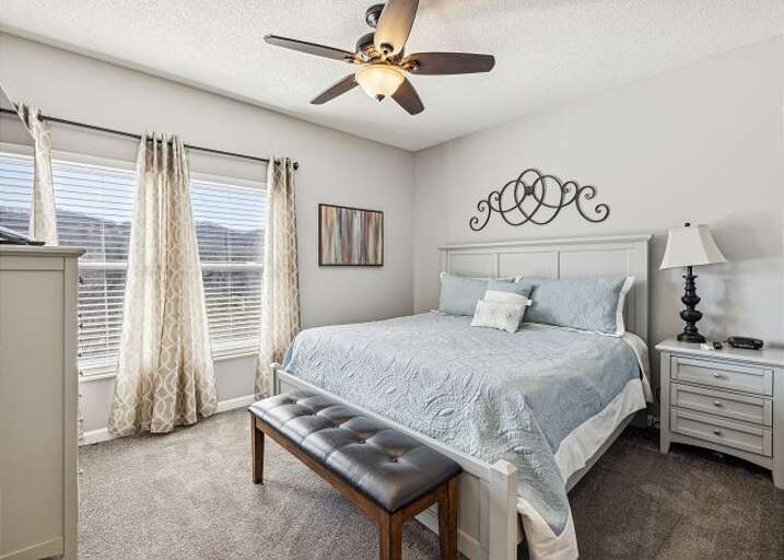 King Bedroom with Cable TV and WIfi King Bedroom with Cable TV and WIfi